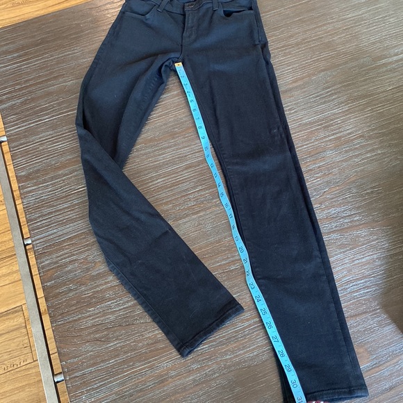 J Brand ladies denim in dark black. Size 25 with lots of stretch. - Picture 9 of 9